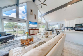 Dolphin Days Lagoon Retreat